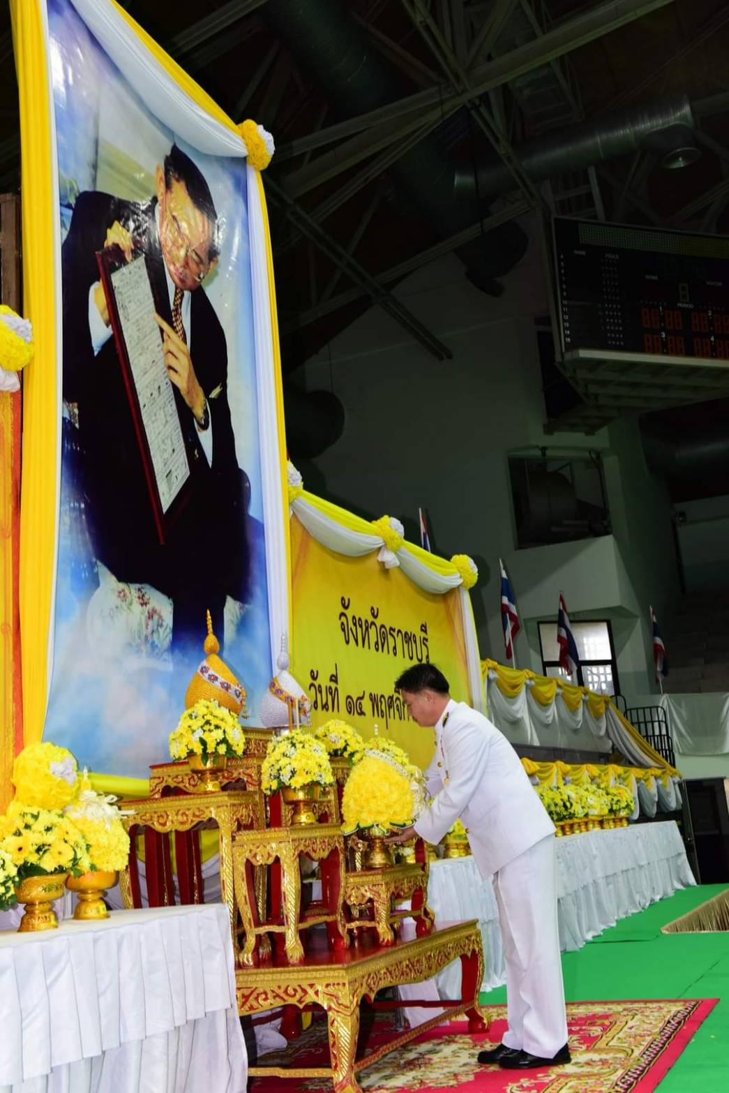 📣พช.ราชบุรี ร่วมพิธีถวายพระราชสักการะวางพานพุ่มดอกไม้สด เนื่องในวันพระบิดาแห่งฝนหลวง ประจำปี 2566