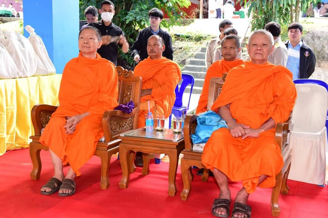 📣 พช.ราชบุรี ร่วมออกหน่วยให้บริการประชาชนภายใต้โครงการจังหวัดเคลื่อนที่ “บำบัดทุกข์บำรุงสุข สร้างรอยยิ้มให้ประชาชนจังหวัดราชบุรี” ร่วมกับโครงการหน่วยแพทย์เคลื่อนที่ พอ.สว.จังหวัดราชบุรี ประจำปี 2567