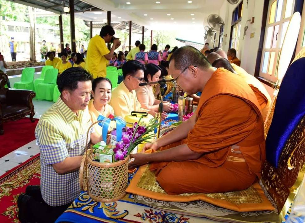 📣จังหวัดราชบุรี ผนึกกำลังเครือข่ายกองทุนหมู่บ้านฯและ 7 ภาคีเครือข่ายจัดกิจกรรม “หิ้วปิ่นโตเข้าวัด เอามื้อสามัคคี สร้างความมั่นคงทางอาหาร ปลูกผักสวนครัว จากวัดสู่ชุมชน” ณ วัดหินกอง ตำบลหินกอง อำเภอเมืองราชบุรี จังหวัดราชบุรี