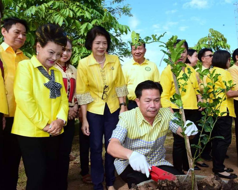 📣จังหวัดราชบุรี ผนึกกำลังเครือข่ายกองทุนหมู่บ้านฯและ 7 ภาคีเครือข่ายจัดกิจกรรม “หิ้วปิ่นโตเข้าวัด เอามื้อสามัคคี สร้างความมั่นคงทางอาหาร ปลูกผักสวนครัว จากวัดสู่ชุมชน” ณ วัดหินกอง ตำบลหินกอง อำเภอเมืองราชบุรี จังหวัดราชบุรี