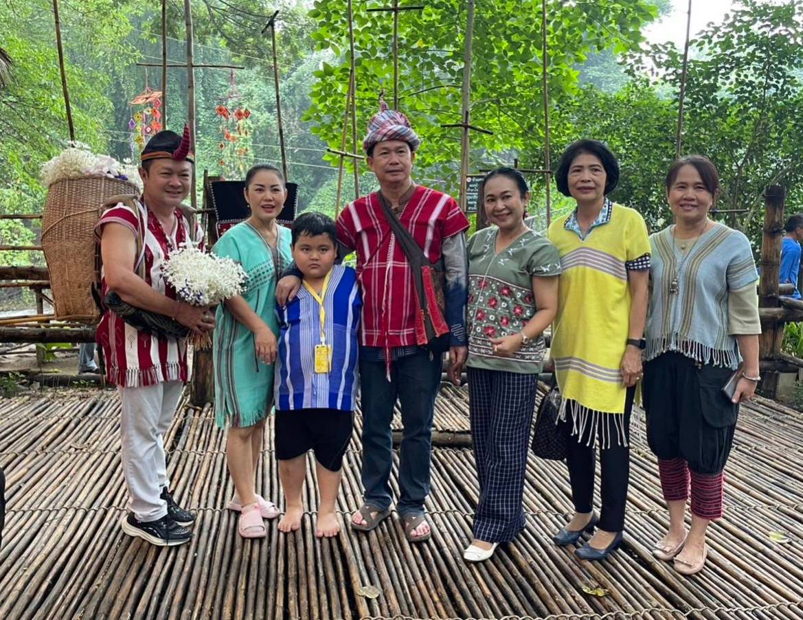 📣ผู้ว่าราชการจังหวัดราชบุรี พร้อมนายกเหล่ากาชาดจังหวัดนำคณะลงพื้นที่เยี่ยมชม ตลาดโอ๊ะป่อย ชุมชนท่องเที่ยว OTOP นวัตวิถี กระตุ้นเศรษฐกิจฐานราก ส่งเสริมการท่องเที่ยวและสร้างรายได้ชุมชนอย่างยั่งยืน