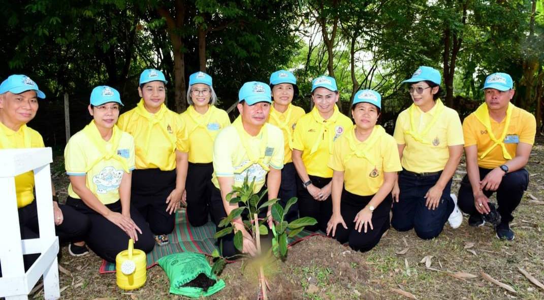 📣พช.ราชบุรี ร่วมกิจกรรมจิตอาสาพัฒนาสถานที่และปรับภูมิทัศน์ เนื่องในวันคล้ายวันพระบรมราชสมภพพระบาทสมเด็จพระบรมชนกาธิเบศร มหาภูมิพลอดุลยเดชมหาราช บรมนาถบพิตร วันชาติ และวันพ่อแห่งชาติ 5 ธันวาคม 2566