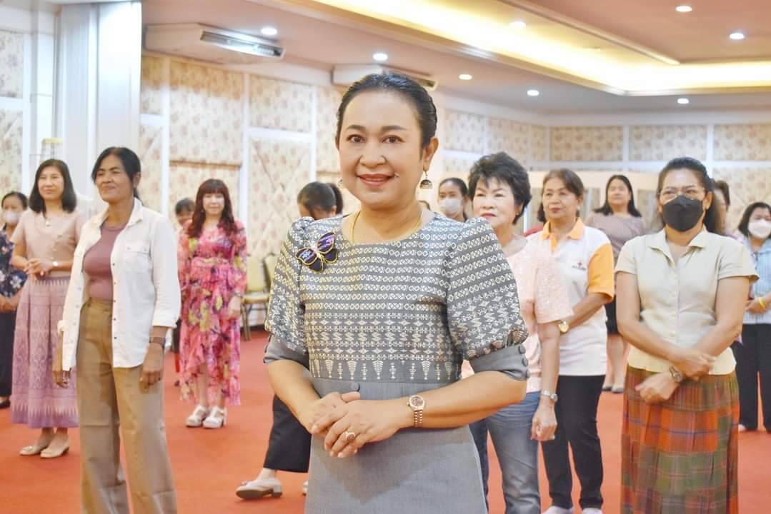 📣 พช.ราชบุรี ร่วมกับ นายกเหล่ากาชาดจังหวัดและประธานแม่บ้านมหาดไทยจังหวัดราชบุรีและคณะพร้อมด้วยคณะกรรมการพัฒนาสตรีจังหวัด หัวหน้าส่วนราชการ ซ้อมรำบวงสรวง ในงานทำบุญปีใหม่เมืองราชบุรี 2567 ภายใต้กิจกรรม “รวมใจภักดิ์ รักษ์ราชบุรี” 