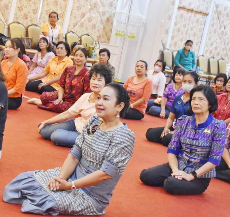 📣 พช.ราชบุรี ร่วมกับ นายกเหล่ากาชาดจังหวัดและประธานแม่บ้านมหาดไทยจังหวัดราชบุรีและคณะพร้อมด้วยคณะกรรมการพัฒนาสตรีจังหวัด หัวหน้าส่วนราชการ ซ้อมรำบวงสรวง ในงานทำบุญปีใหม่เมืองราชบุรี 2567 ภายใต้กิจกรรม “รวมใจภักดิ์ รักษ์ราชบุรี” 