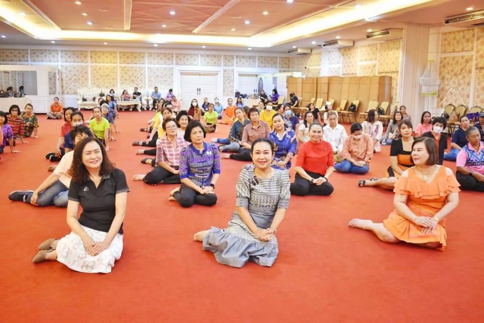 📣 พช.ราชบุรี ร่วมกับ นายกเหล่ากาชาดจังหวัดและประธานแม่บ้านมหาดไทยจังหวัดราชบุรีและคณะพร้อมด้วยคณะกรรมการพัฒนาสตรีจังหวัด หัวหน้าส่วนราชการ ซ้อมรำบวงสรวง ในงานทำบุญปีใหม่เมืองราชบุรี 2567 ภายใต้กิจกรรม “รวมใจภักดิ์ รักษ์ราชบุรี” 