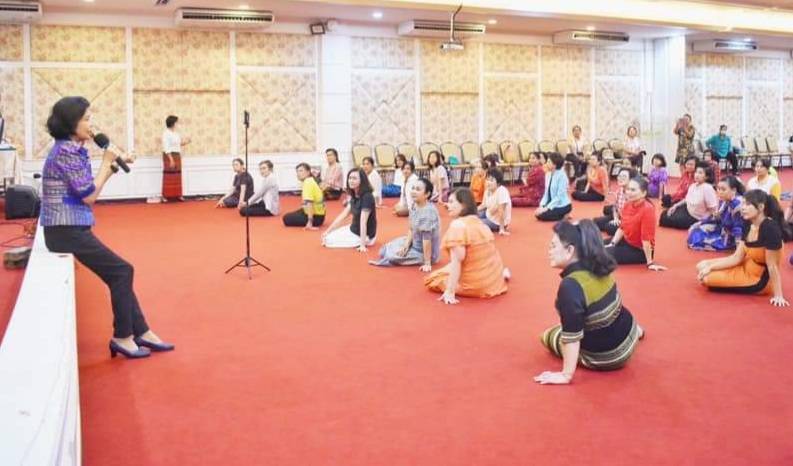 📣 พช.ราชบุรี ร่วมกับ นายกเหล่ากาชาดจังหวัดและประธานแม่บ้านมหาดไทยจังหวัดราชบุรีและคณะพร้อมด้วยคณะกรรมการพัฒนาสตรีจังหวัด หัวหน้าส่วนราชการ ซ้อมรำบวงสรวง ในงานทำบุญปีใหม่เมืองราชบุรี 2567 ภายใต้กิจกรรม “รวมใจภักดิ์ รักษ์ราชบุรี” 