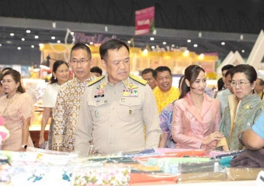 📣มท.1 เปิดงาน OTOP City 2023 อย่างยิ่งใหญ่ เชิญชวนคนไทยรวมจับจ่ายใช้สอย อุดหนุนผลิตภัณฑ์ฝีมือคนไทย กว่า 2,000 ร้านค้า คาดทำรายได้ 600 ล.
