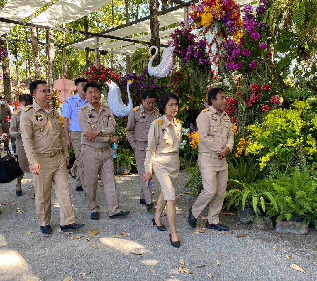 📣พช.ราชบุรี ร่วมต้อนรับ นายพลากร สุวรรณรัฐ องคมนตรี ในการตรวจเยี่ยมและน้อมรำลึกก่อตั้งโครงการศึกษาวิธีการฟื้นฟูที่ดินเสื่อมโทรมเขาชะงุ้มและงานวันดินโลก ปี 2566