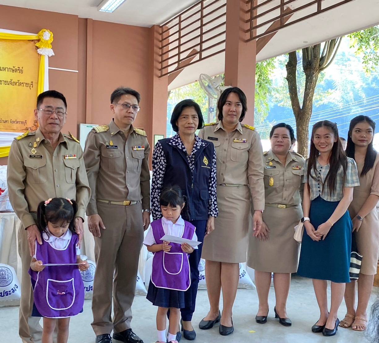 📣 พช.ราชบุรี ร่วมออกหน่วยให้บริการประชาชนภายใต้โครงการจังหวัดเคลื่อนที่ “บำบัดทุกข์บำรุงสุข สร้างรอยยิ้มให้ประชาชนจังหวัดราชบุรี” ร่วมกับโครงการหน่วยแพทย์เคลื่อนที่ พอ.สว.จังหวัดราชบุรี ประจำปี 2567