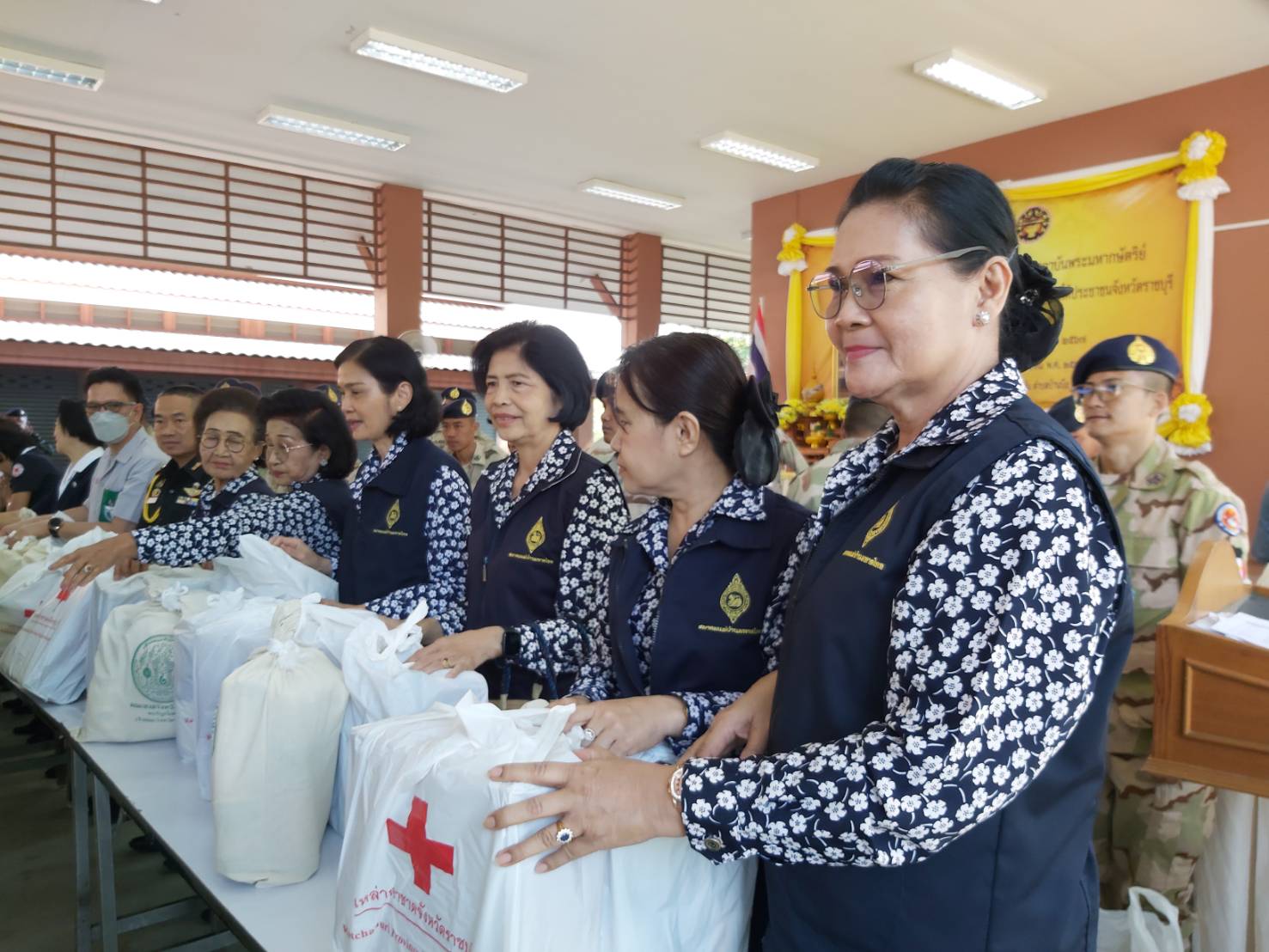 📣 พช.ราชบุรี ร่วมออกหน่วยให้บริการประชาชนภายใต้โครงการจังหวัดเคลื่อนที่ “บำบัดทุกข์บำรุงสุข สร้างรอยยิ้มให้ประชาชนจังหวัดราชบุรี” ร่วมกับโครงการหน่วยแพทย์เคลื่อนที่ พอ.สว.จังหวัดราชบุรี ประจำปี 2567