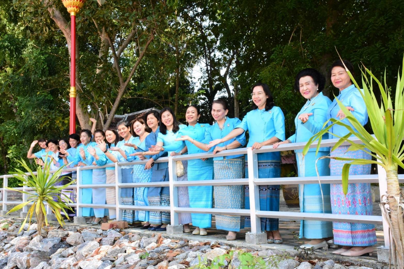 📣 ราชบุรี จัดพิธีมอบประกาศเกียรติคุณ การประกวดผ้า สืบสาน สร้างสรรค์ผ้าลายพระราชทาน “ผ้าลายขิดนารีรัตนราชกัญญา “ ประจำปี 2565 และ ผ้าลายพระราชทาน “ผ้าลายดอกรักราชกัญญา ” ประจำปี 2566