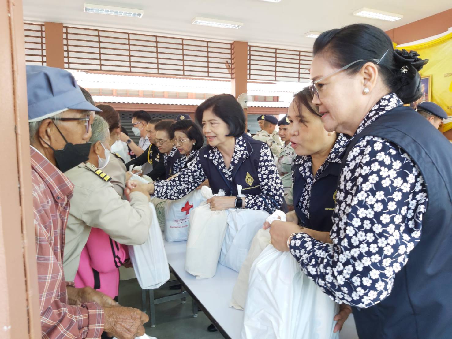 📣 พช.ราชบุรี ร่วมออกหน่วยให้บริการประชาชนภายใต้โครงการจังหวัดเคลื่อนที่ “บำบัดทุกข์บำรุงสุข สร้างรอยยิ้มให้ประชาชนจังหวัดราชบุรี” ร่วมกับโครงการหน่วยแพทย์เคลื่อนที่ พอ.สว.จังหวัดราชบุรี ประจำปี 2567