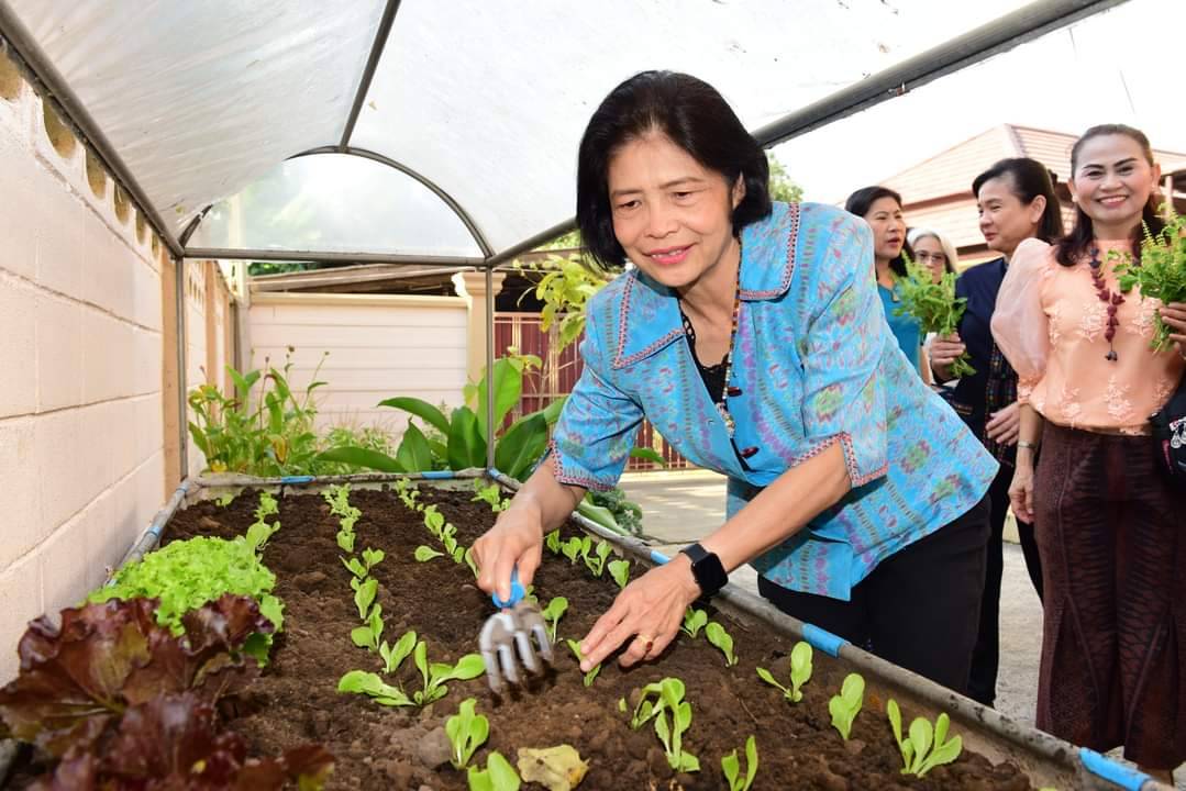 เปิดจวนผู้ว่าราชการจังหวัดราชบุรี  น้อมนำแนวพระราชดำริของสมเด็จพระกนิษฐาธิราชเจ้า กรมสมเด็จพระเทพรัตนราชสุดาฯ สยามบรมราชกุมารี  ขับเคลื่อนโครงการสร้างความมั่นคงทางอาหาร “บ้านนี้มีรัก ปลูกผักกินเอง”ขยายผลสู่ทุกครัวเรือน ลดรายจ่าย เพิ่มรายได้ อย่างยั่งยืน