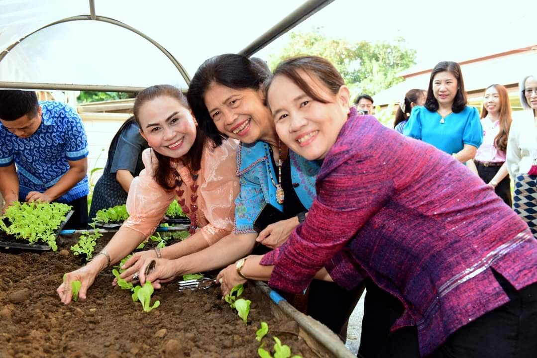 เปิดจวนผู้ว่าราชการจังหวัดราชบุรี  น้อมนำแนวพระราชดำริของสมเด็จพระกนิษฐาธิราชเจ้า กรมสมเด็จพระเทพรัตนราชสุดาฯ สยามบรมราชกุมารี  ขับเคลื่อนโครงการสร้างความมั่นคงทางอาหาร “บ้านนี้มีรัก ปลูกผักกินเอง”ขยายผลสู่ทุกครัวเรือน ลดรายจ่าย เพิ่มรายได้ อย่างยั่งยืน
