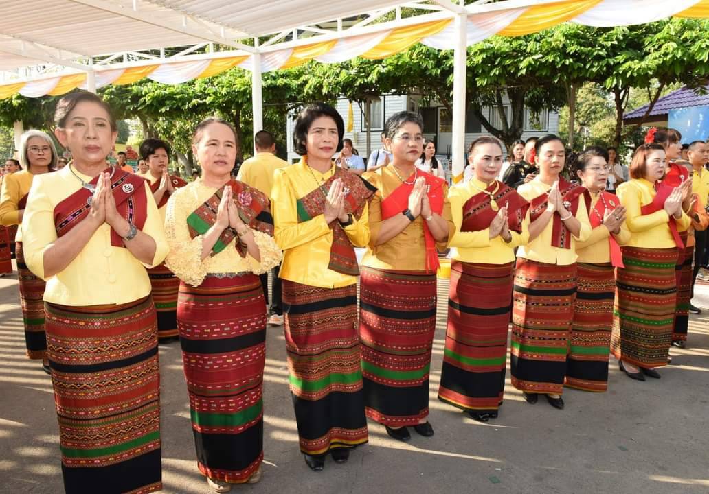 📣 พช.ราชบุรี ขับเคลื่อนการขจัดความยากจนและพัฒนาคนทุกช่วงวัยอย่างยั่งยืนตามหลักปรัชญาของเศรษฐกิจพอเพียง “คนราชบุรี ไม่ทิ้งกัน” ในงานทำบุญเมืองราชบุรี 207 ปีศาลหลักเมือง