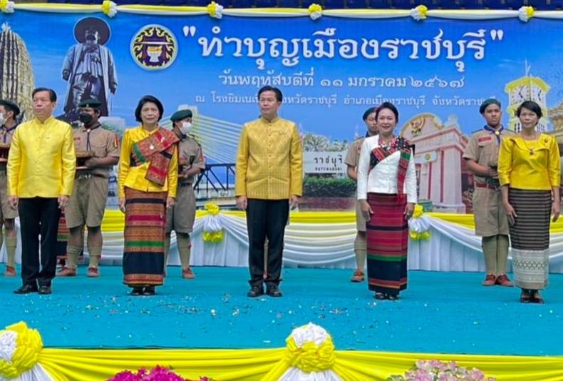 📣 พช.ราชบุรี ขับเคลื่อนการขจัดความยากจนและพัฒนาคนทุกช่วงวัยอย่างยั่งยืนตามหลักปรัชญาของเศรษฐกิจพอเพียง “คนราชบุรี ไม่ทิ้งกัน” ในงานทำบุญเมืองราชบุรี 207 ปีศาลหลักเมือง