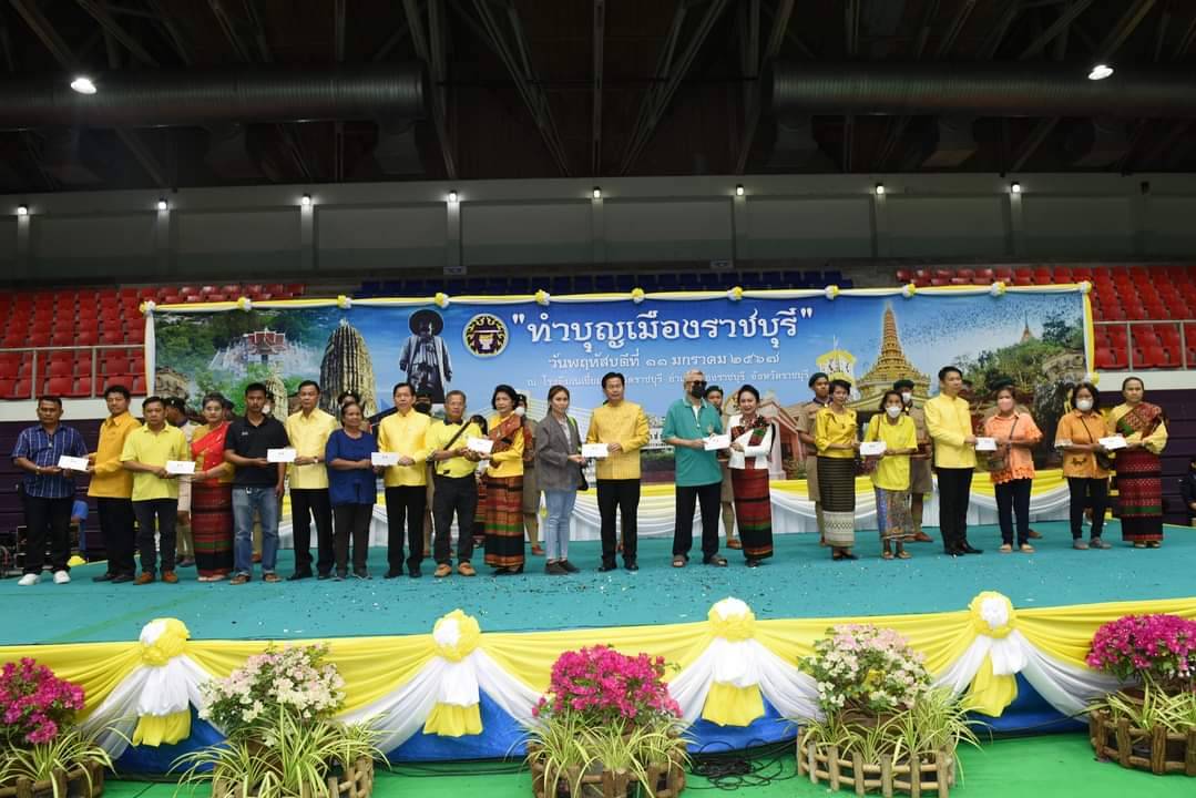 📣 พช.ราชบุรี ขับเคลื่อนการขจัดความยากจนและพัฒนาคนทุกช่วงวัยอย่างยั่งยืนตามหลักปรัชญาของเศรษฐกิจพอเพียง “คนราชบุรี ไม่ทิ้งกัน” ในงานทำบุญเมืองราชบุรี 207 ปีศาลหลักเมือง