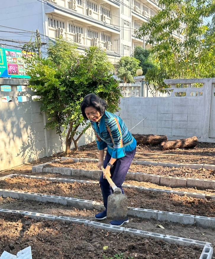 📣พช.ราชบุรี ร่วมกับชมรมแม่บ้านมหาดไทยจังหวัดราชบุรี ขับเคลื่อนการน้อมนำหลักปรัชญาของเศรษฐกิจพอเพียงไปสู่การปฏิบัติ และน้อมนำแนวพระราชดำริของสมเด็จพระกนิษฐาธิราชเจ้ากรมสมเด็จพระเทพรัตนราชสุดาฯ สยามบรมราชกุมารี ปลูกผักสวนครัวสร้างความมั่นคงทางอาหาร