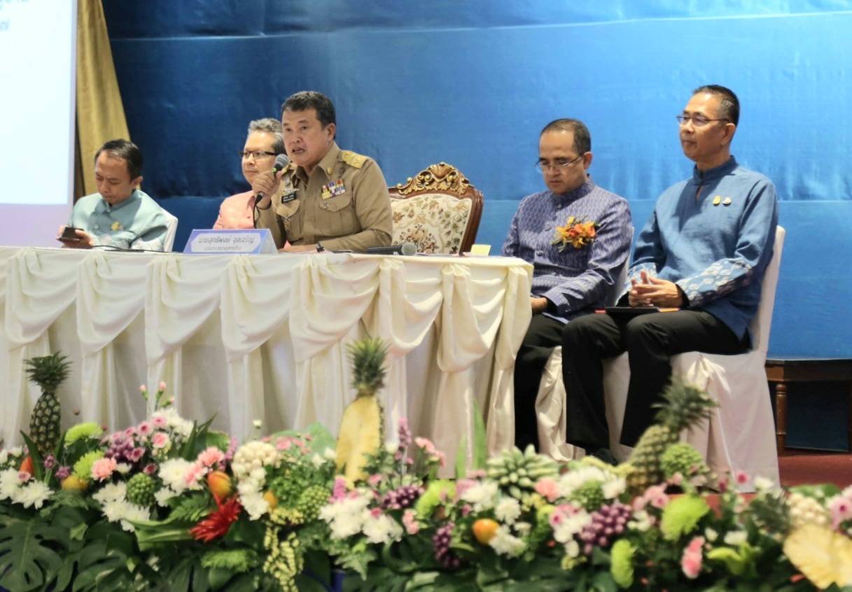 📣 ผู้ว่าราชการจังหวัดพร้อมประธานชมรมแม่บ้านมหาดไทยจังหวัดราชบุรี  นำหัวหน้าส่วนราชการสังกัดกระทรวงมหาดไทย นายอำเภอและคู่สมรส เข้าร่วมโครงการอบรมเพิ่มประสิทธิภาพผู้นำในการเสริมสร้างบทบาทของหมู่บ้านสู่การพัฒนาประเทศอย่างยั่งยืนและประชุมสมาคมแม่บ้านมหาดไทยส้ญจรครั้งที่ 1
