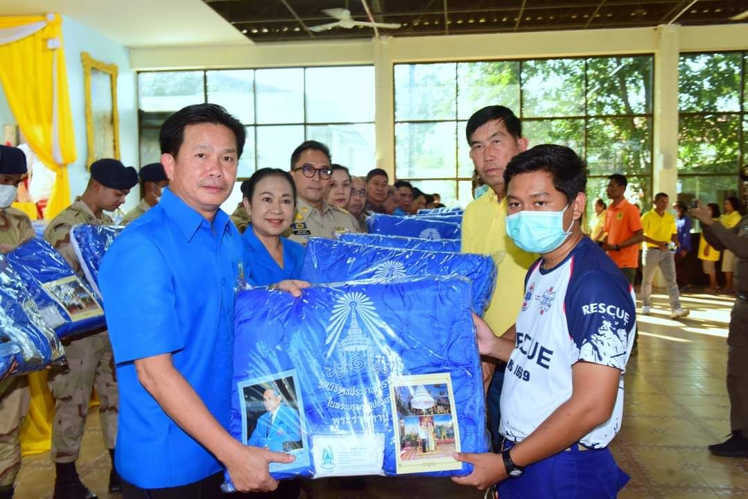 📣 พช.ราชบุรี ร่วมพิธีมอบผ้าห่มกันหนาวพระราชทาน