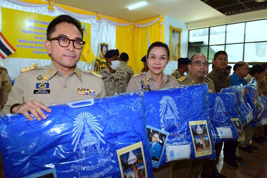 📣 พช.ราชบุรี ร่วมพิธีมอบผ้าห่มกันหนาวพระราชทาน