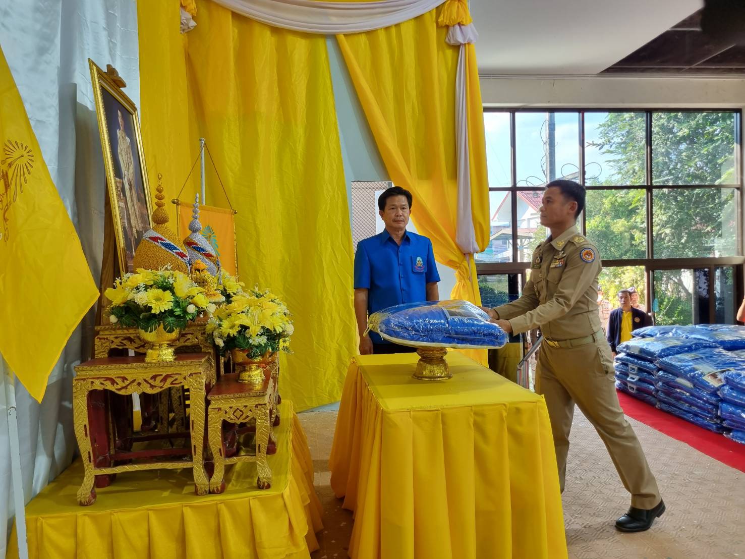 📣 พช.ราชบุรี ร่วมพิธีมอบผ้าห่มกันหนาวพระราชทาน