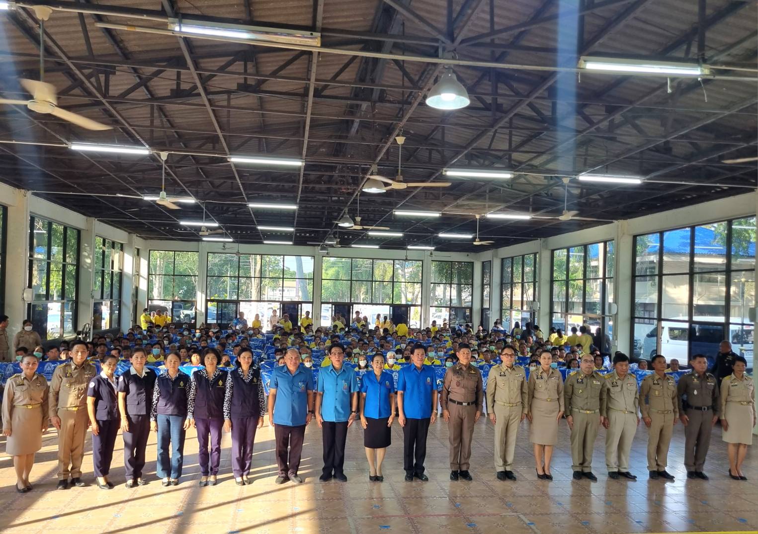 📣 พช.ราชบุรี ร่วมพิธีมอบผ้าห่มกันหนาวพระราชทาน