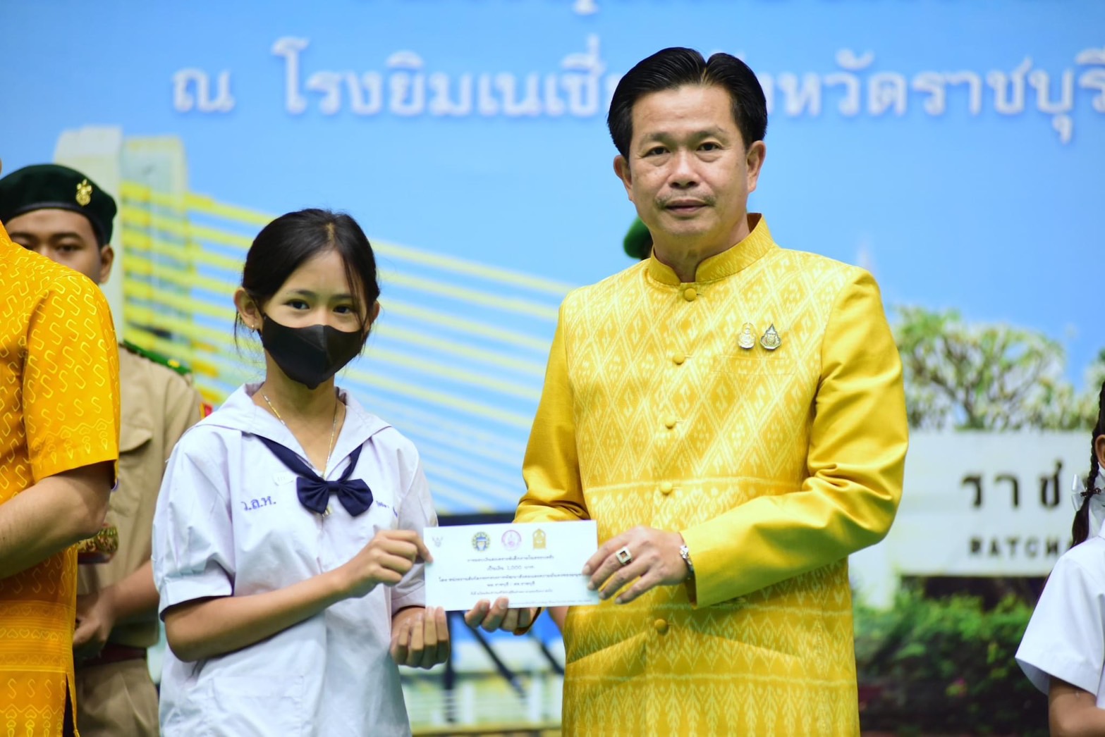 📣 พช.ราชบุรี ขับเคลื่อนการขจัดความยากจนและพัฒนาคนทุกช่วงวัยอย่างยั่งยืนตามหลักปรัชญาของเศรษฐกิจพอเพียง “คนราชบุรี ไม่ทิ้งกัน” ในงานทำบุญเมืองราชบุรี 207 ปีศาลหลักเมือง