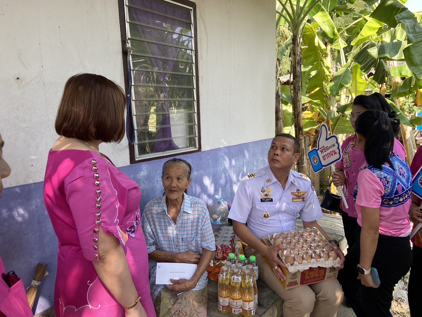 📣 พช.ราชบุรี ผนึกกำลังองค์กรสตรีสัญจรลงพื้นที่ ร่วมขับเคลื่อนการขจัดความยากจนและพัฒนาคนทุกช่วงวัยอย่างยั่งยืนตามหลักปรัชญาของเศรษฐกิจพอเพียง “คนราชบุรี ไม่ทิ้งกัน”