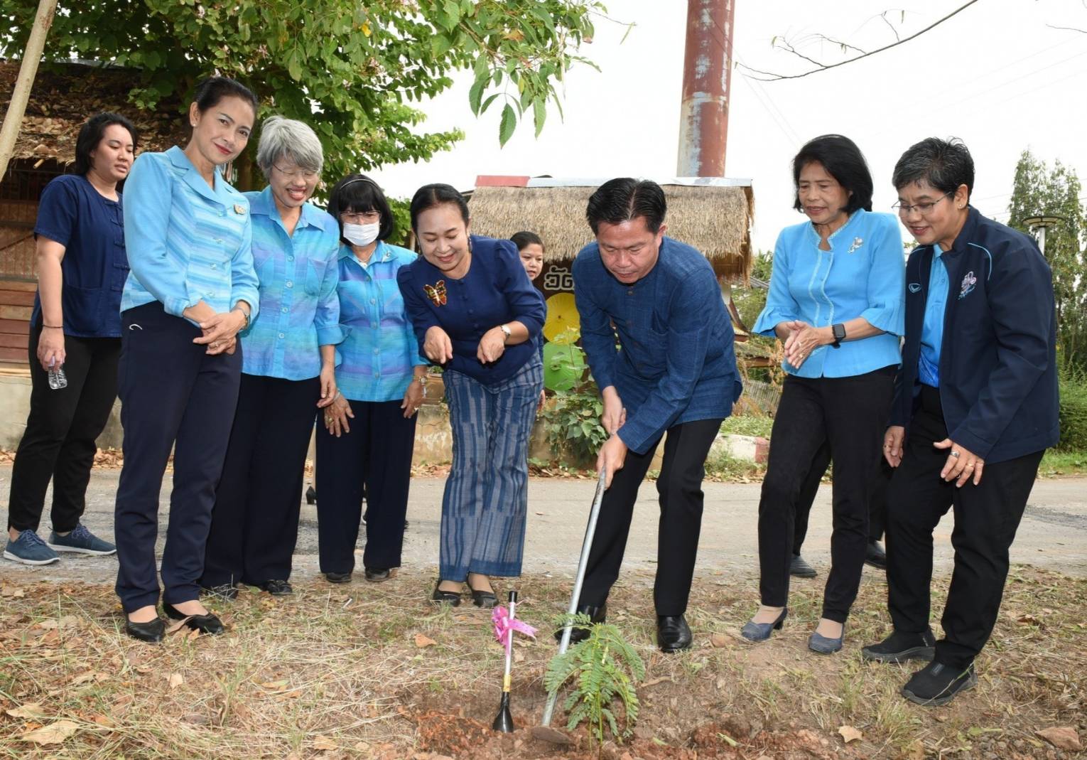 📣 พช.ราชบุรี KICK OFF ขับเคลื่อนโครงการ “ทางนี้มีผล ผู้คนรักกัน ถนนกินได้ 1,073 เส้นทาง เฉลิมพระเกียรติพระบาทสมเด็จพระเจ้าอยู่หัว เนื่องในโอกาสมหามงคลเฉลิมพระชนมพรรษา 6 รอบ 28 กรกฎาคม 2567”