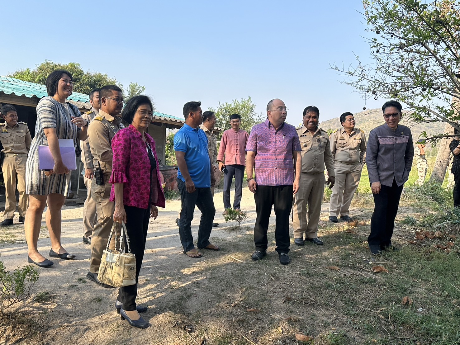 📣 พช. ราชบุรี ลงพื้นที่ตรวจเยี่ยมและให้กำลังใจ สนับสนุนและติดตาม ผลการดำเนินการตามนโยบายของรัฐบาล ภารกิจสำคัญของกระทรวงมหาดไทย และจังหวัดราชบุรี เกิดการบูรณาการร่วมคิดร่วมทำสรรสร้างสิ่งดีให้เกิดขึ้น “Change for good”