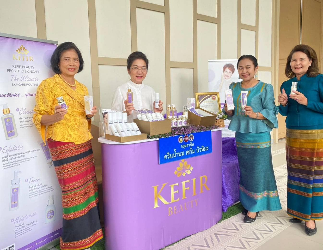 📣 ผู้ประกอบการ OTOP และช่างทอผ้า จังหวัดราชบุรี เป็นปลื้ม ประธานชมรมแม่บ้านพัฒนาชุมชน ควงประธานแม่บ้านมหาดไทยจังหวัดราชบุรีลงพื้นที่เยี่ยมชม สร้างกำลังใจดันรายได้จำหน่าย OTOP และผ้าพื้นถิ่น