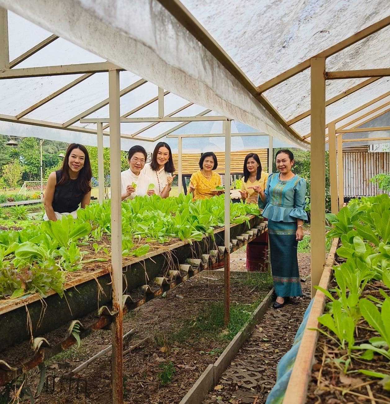 📣 ประธานชมรมแม่บ้านพัฒนาชุมชน จับมือ ประธานชมรมแม่บ้านมหาดไทยจังหวัดราชบุรี ขยายผลการน้อมนำแนวพระราชดำริของสมเด็จพระกนิษฐาธิราชเจ้า กรมสมเด็จพระเทพรัตนราชสุดาฯ สยามบรมราชกุมารี ขับเคลื่อนโครงการสร้างความมั่นคงทางอาหาร “บ้านนี้มีรัก ปลูกผักกินเอง”ขยายผลอาหารปลอดภัยจากบ้านสู่โรงแรม