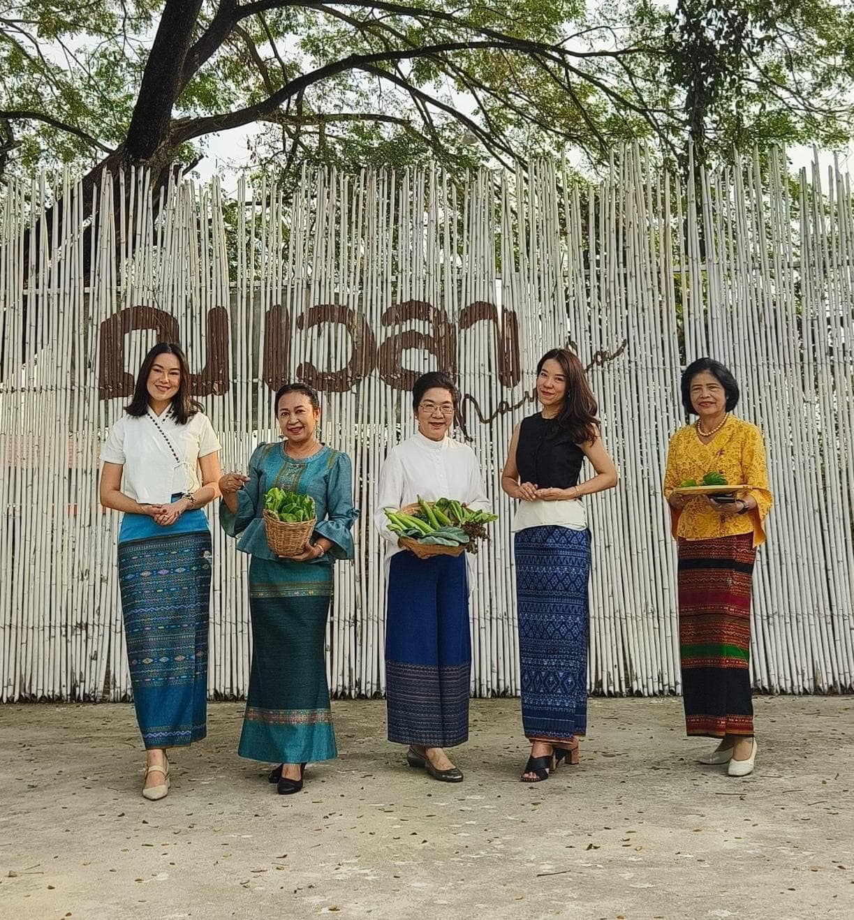 📣 ประธานชมรมแม่บ้านพัฒนาชุมชน จับมือ ประธานชมรมแม่บ้านมหาดไทยจังหวัดราชบุรี ขยายผลการน้อมนำแนวพระราชดำริของสมเด็จพระกนิษฐาธิราชเจ้า กรมสมเด็จพระเทพรัตนราชสุดาฯ สยามบรมราชกุมารี ขับเคลื่อนโครงการสร้างความมั่นคงทางอาหาร “บ้านนี้มีรัก ปลูกผักกินเอง”ขยายผลอาหารปลอดภัยจากบ้านสู่โรงแรม