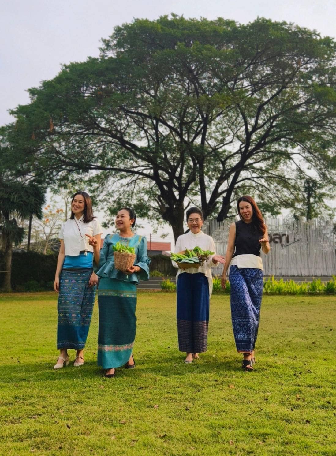 📣 ประธานชมรมแม่บ้านพัฒนาชุมชน จับมือ ประธานชมรมแม่บ้านมหาดไทยจังหวัดราชบุรี ขยายผลการน้อมนำแนวพระราชดำริของสมเด็จพระกนิษฐาธิราชเจ้า กรมสมเด็จพระเทพรัตนราชสุดาฯ สยามบรมราชกุมารี ขับเคลื่อนโครงการสร้างความมั่นคงทางอาหาร “บ้านนี้มีรัก ปลูกผักกินเอง”ขยายผลอาหารปลอดภัยจากบ้านสู่โรงแรม
