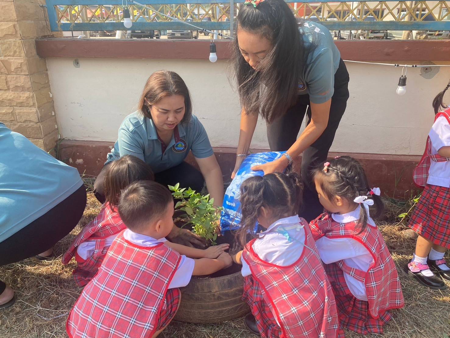 สำนักพัฒนาชุมชนอำเภอปากท่อ จัดกิจกรรม kickoff โครงการทางนี้มีผลผู้คนรักกัน ถนนกินได้ 1,073 เส้นทาง เฉลิมพระเกียรติพระบาทสมเด็จพระเจ้าอยู่หัว เนื่องในโอกาสมหามงคลเฉลิมพระชนมพรรษา 6 รอบ 28 กรกฎาคม 2567