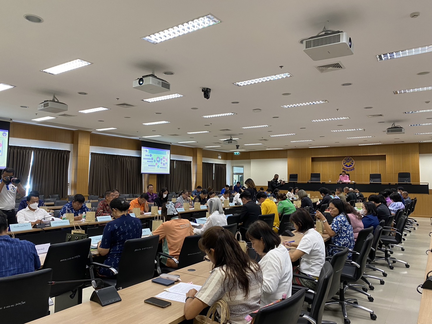 📣 พช.ราชบุรี จัดประชุมคณะกรรมการบริหารศูนย์อำนวยการขจัดความยากจนและพัฒนาคนทุกช่วงวัยอย่างยั่งยืน ตามหลักปรัชญาของเศรษฐกิจพอเพียงจังหวัด (คจพ.จ.) จังหวัดราชบุรี ครั้งที่  1/2567