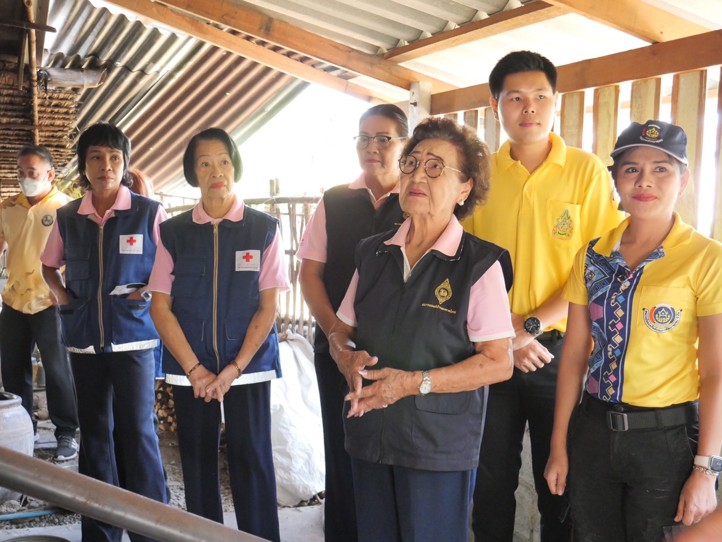 อำเภอบางแพ ร่วมกับ สำนักงานเหล่ากาชาดจังหวัดราชบุรี ลงพื้นที่เยี่ยมบ้านครัวเรือนยากจน TPMAP และ Thai Qm เพื่อขับเคลื่อนการขจัดความยากจนและพัฒนาคนทุกช่วงวัยอย่างยั่งยืนตามหลักปรัชญาของเศรษฐกิจพอเพียง “คนราชบุรี ไม่ทิ้งกัน”