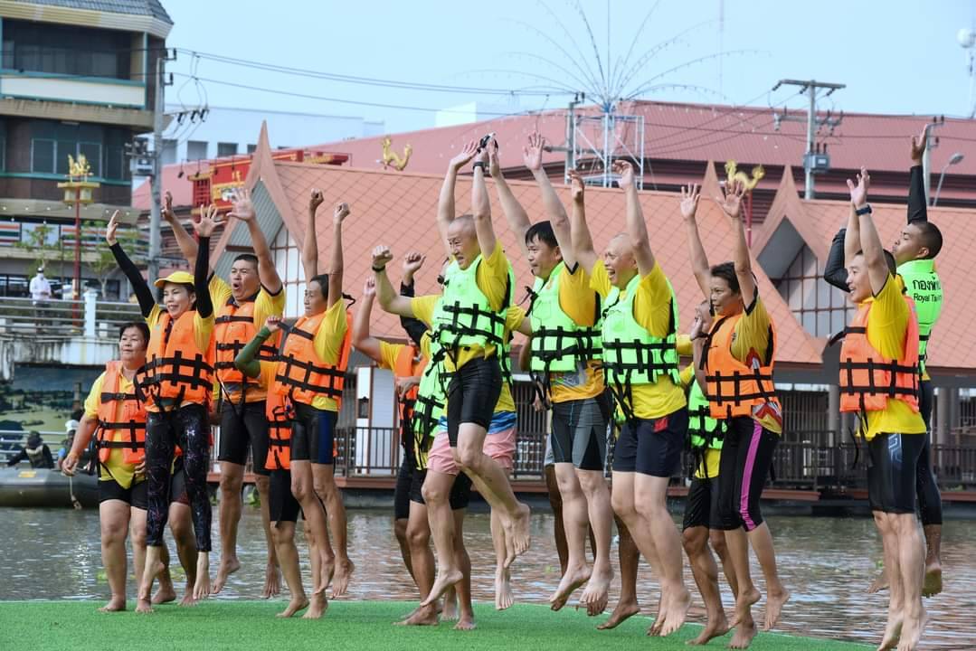 📣 พช.ราชบุรี ร่วมเชียร์และให้กำลังใจผู้ว่าฯราชบุรี และเจ้ากรมการทหารช่าง ในกิจกรรมว่ายน้ำข้ามแม่น้ำแม่กลอง สร้างสีสันช่วงราชบุรีเกมส์