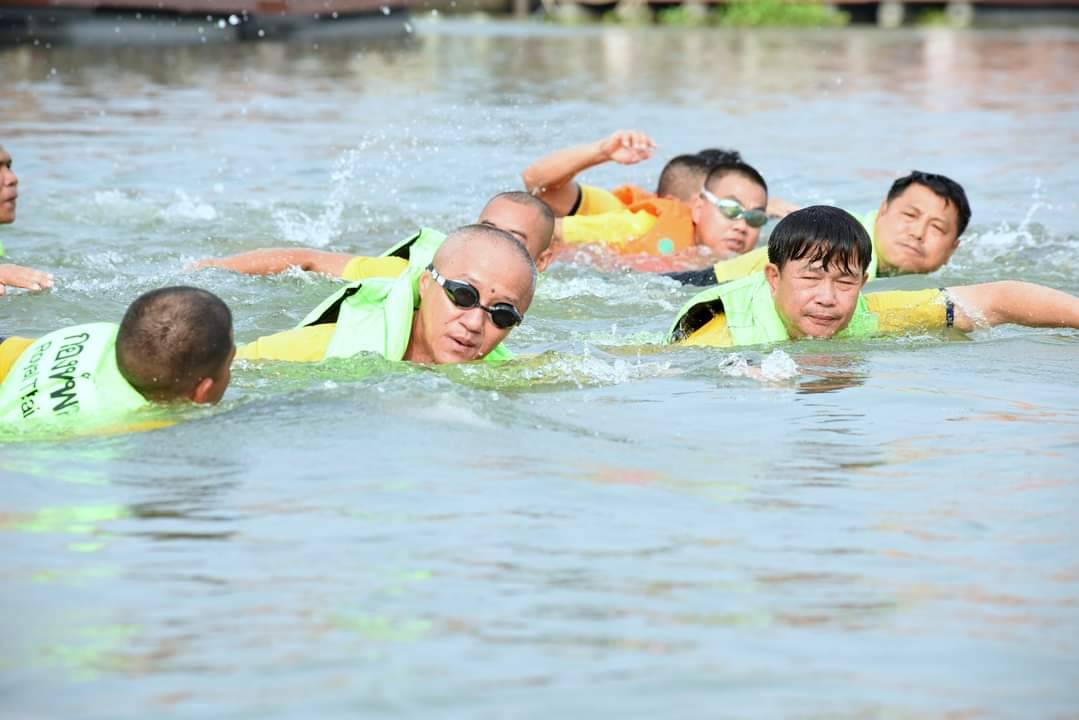 📣 พช.ราชบุรี ร่วมเชียร์และให้กำลังใจผู้ว่าฯราชบุรี และเจ้ากรมการทหารช่าง ในกิจกรรมว่ายน้ำข้ามแม่น้ำแม่กลอง สร้างสีสันช่วงราชบุรีเกมส์
