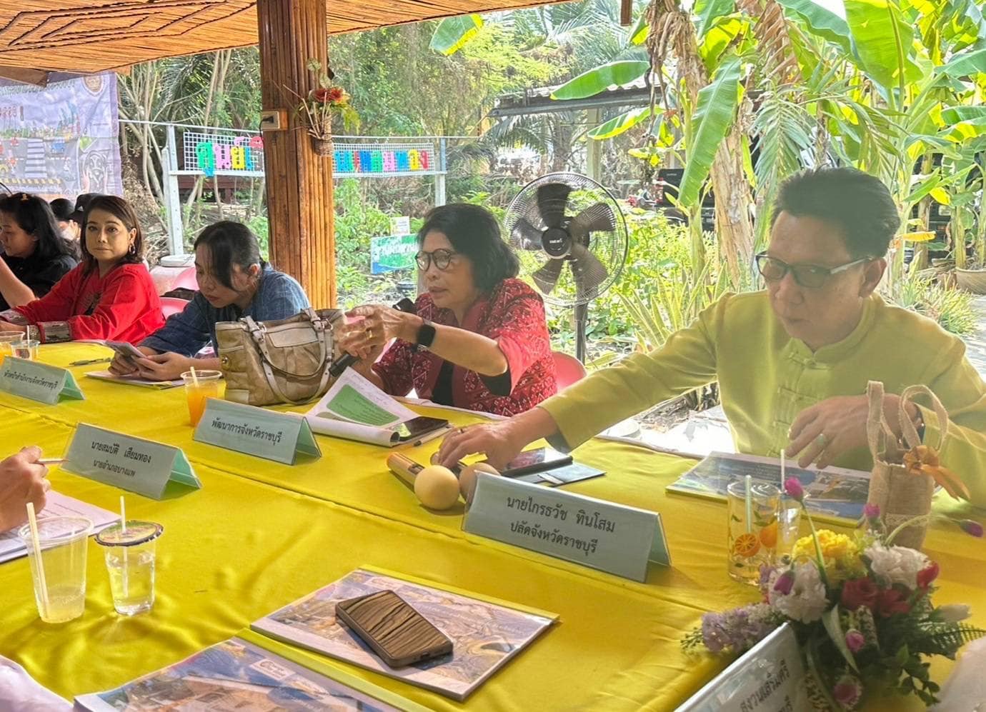 📣 พช. ราชบุรี ลงพื้นที่ตรวจเยี่ยมและให้กำลังใจ สนับสนุนและติดตาม ผลการดำเนินการตามนโยบายของรัฐบาล ภารกิจสำคัญของกระทรวงมหาดไทย และจังหวัดราชบุรี เกิดการบูรณาการร่วมคิดร่วมทำสรรสร้างสิ่งดีให้เกิดขึ้น “Change for good”