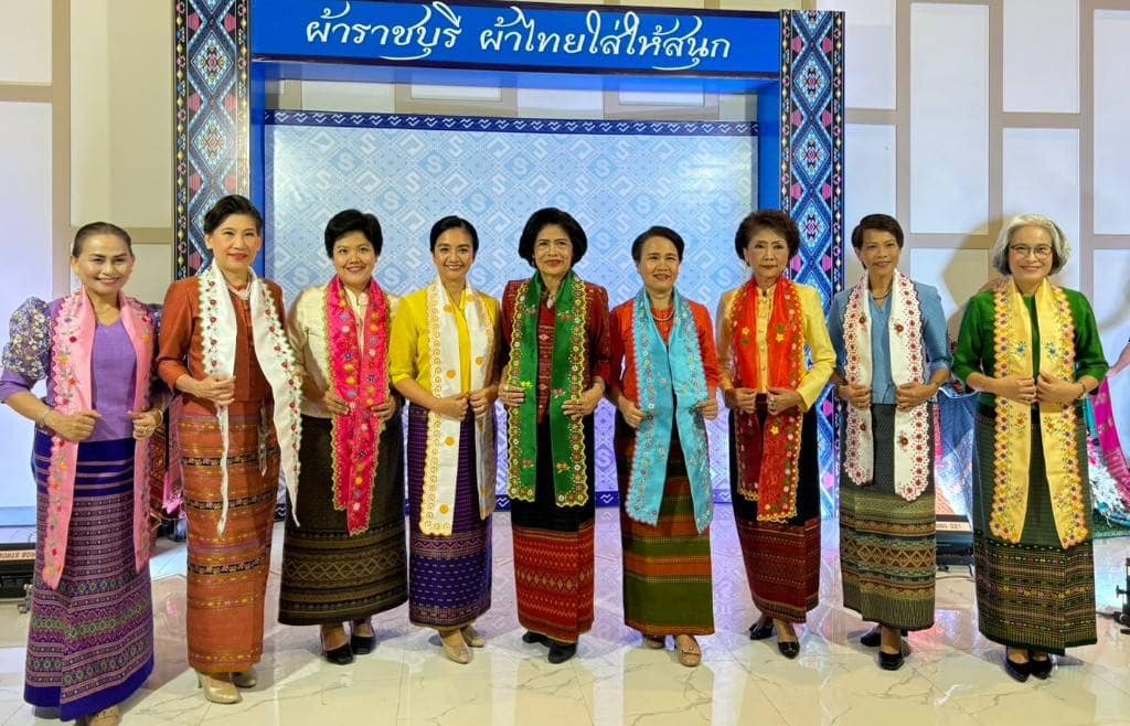 พช.ราชบุรี จัดยิ่งใหญ่  GALA NIGHT สีสันแพรวพรรณ ผ้าไทยใส่ให้สนุก เนื่องในวันสตรีสากล ประจำปี 2567