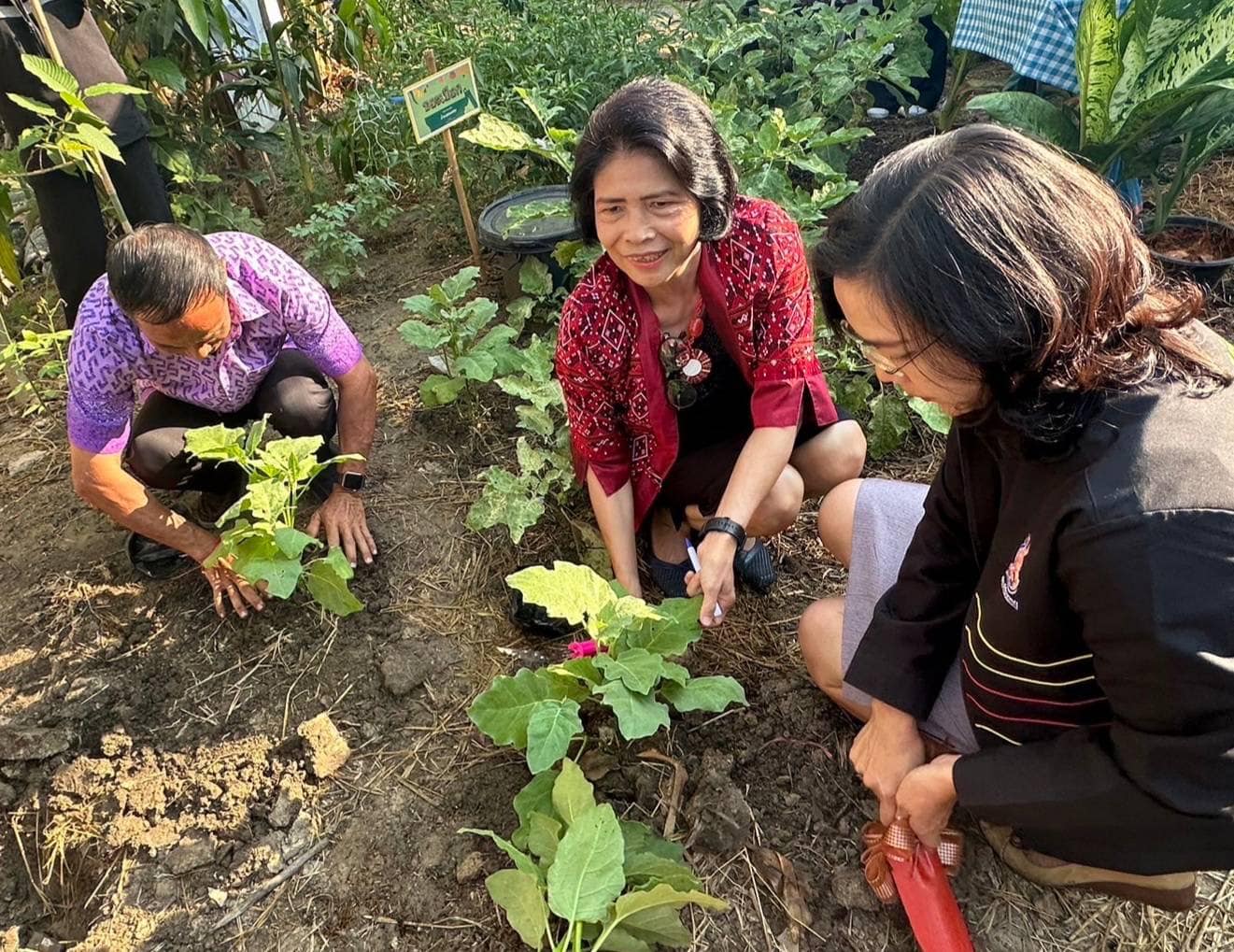 📣 พช. ราชบุรี ลงพื้นที่ตรวจเยี่ยมและให้กำลังใจ สนับสนุนและติดตาม ผลการดำเนินการตามนโยบายของรัฐบาล ภารกิจสำคัญของกระทรวงมหาดไทย และจังหวัดราชบุรี เกิดการบูรณาการร่วมคิดร่วมทำสรรสร้างสิ่งดีให้เกิดขึ้น “Change for good”