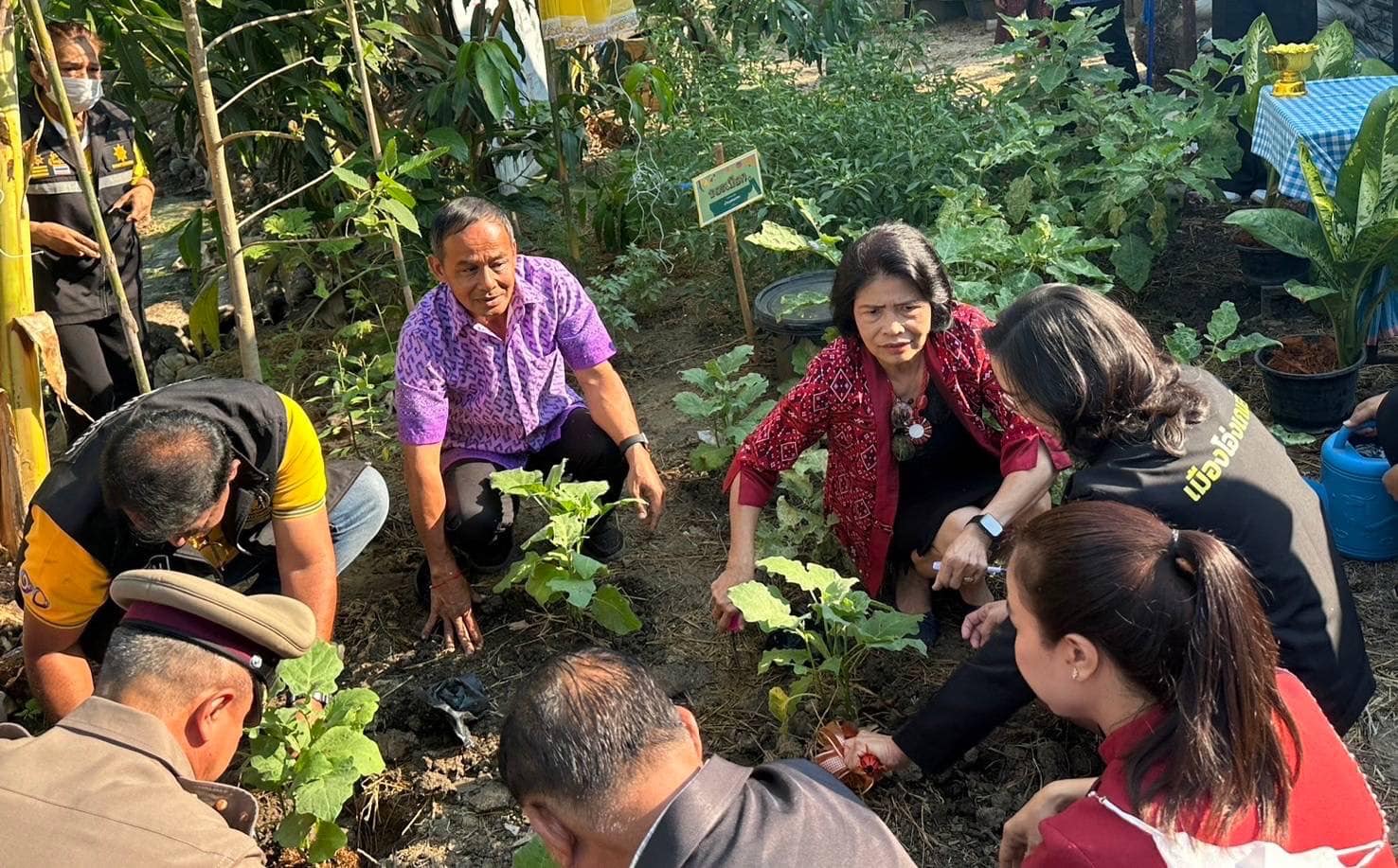 📣 พช. ราชบุรี ลงพื้นที่ตรวจเยี่ยมและให้กำลังใจ สนับสนุนและติดตาม ผลการดำเนินการตามนโยบายของรัฐบาล ภารกิจสำคัญของกระทรวงมหาดไทย และจังหวัดราชบุรี เกิดการบูรณาการร่วมคิดร่วมทำสรรสร้างสิ่งดีให้เกิดขึ้น “Change for good”