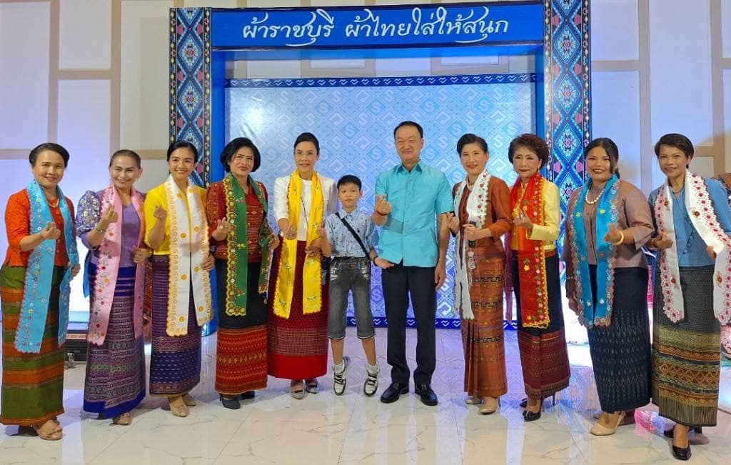 พช.ราชบุรี จัดยิ่งใหญ่  GALA NIGHT สีสันแพรวพรรณ ผ้าไทยใส่ให้สนุก เนื่องในวันสตรีสากล ประจำปี 2567