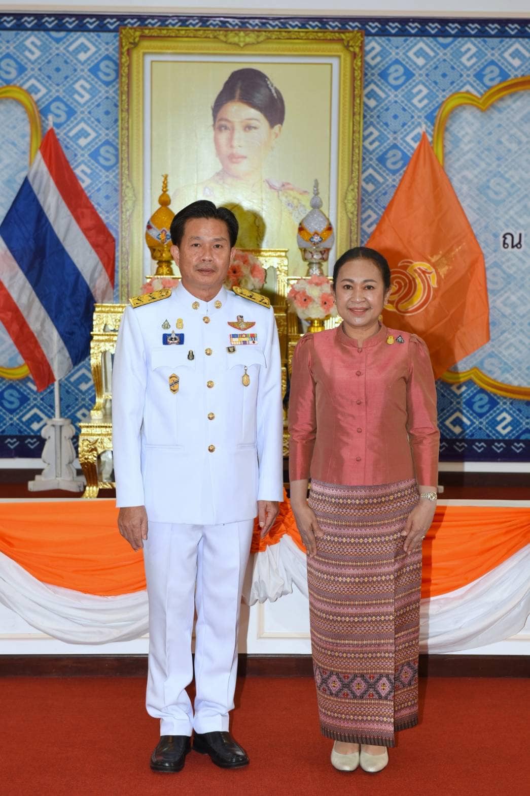 📣 พช.ราชบุรี จัดพิธีมอบแบบลายผ้าพระราชทาน “ผ้าลายสิริวชิราภรณ์” “ผ้าลายชบาปัตตานี” แก่นายอำเภอ องค์กรสตรี สถานศึกษา และกลุ่มช่างทอผ้า ผู้ผลิต ผู้ประกอบการจังหวัดราชบุรี