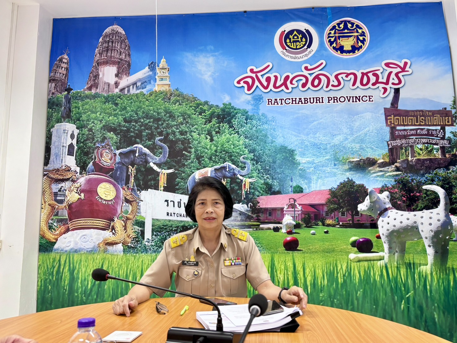 📣 พช.ราชบุรี ร่วมรับฟังประชุมกรมการพัฒนาชุมชน ครั้งที่ 2/2567 “ขับเคลื่อนงานตามประเด็นเน้นย้ำในไตรมาส 2 พร้อมสร้างการรับรู้ภูมิปัญญาผ้าไทยและผ้าลายพระราชทาน น้อมนำแนวพระดำริของสมเด็จพระเจ้าลูกเธอ เจ้าฟ้าสิริวัณณวรี นารีรัตนราชกัญญา ในการส่งเสริมอนุรักษ์ภูมิปัญญาผ้าไทยให้ทันสมัยสู่สากล” ผ่านระบบวีดิทัศน์ทางไกล (Video Conference) กรมการพัฒนาชุมชน กระทรวงมหาดไทย