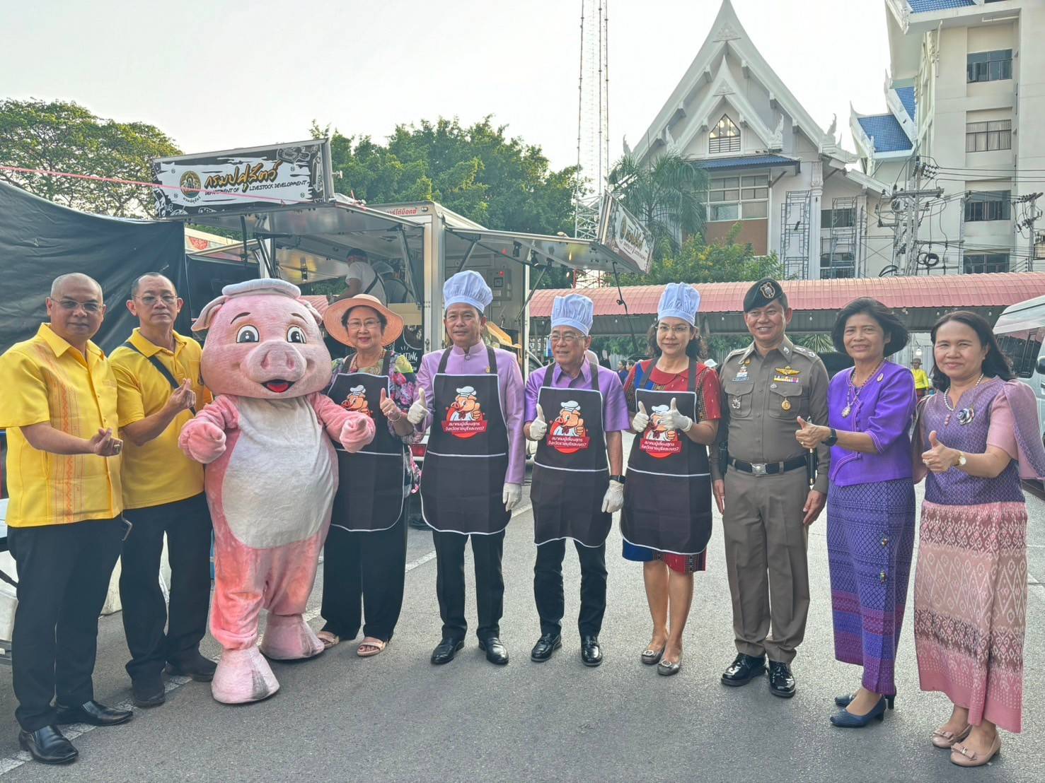 📣 พช.ราชบุรี ร่วมเปิดงาน “ท่องเที่ยวราชบุรี ของดีเมืองโอ่ง และงานกาชาด ประจำปี 2567 ” พร้อมทั้งเยี่ยมชม ให้กำลังใจ ผู้ผลิตผู้ประกอบการOTOP จังหวัดราชบุรี ที่นำสินค้ามาจัดแสดงและจำหน่ายภายในงานฯ