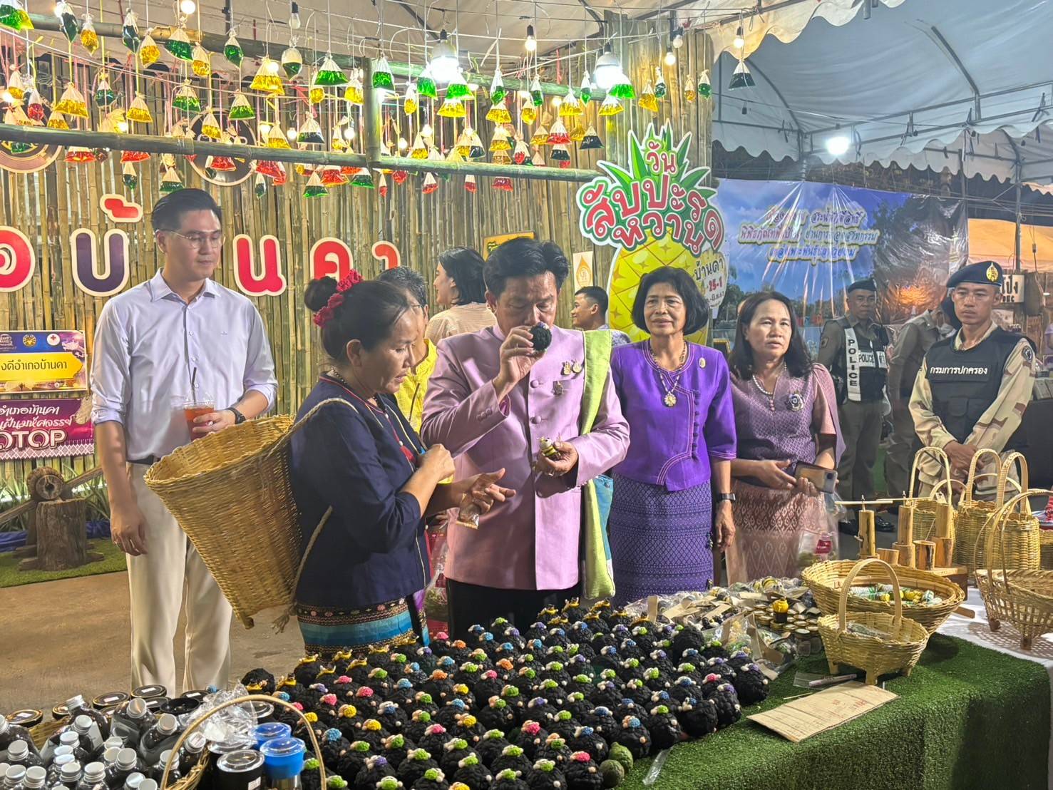 📣 พช.ราชบุรี ร่วมเปิดงาน “ท่องเที่ยวราชบุรี ของดีเมืองโอ่ง และงานกาชาด ประจำปี 2567 ” พร้อมทั้งเยี่ยมชม ให้กำลังใจ ผู้ผลิตผู้ประกอบการOTOP จังหวัดราชบุรี ที่นำสินค้ามาจัดแสดงและจำหน่ายภายในงานฯ