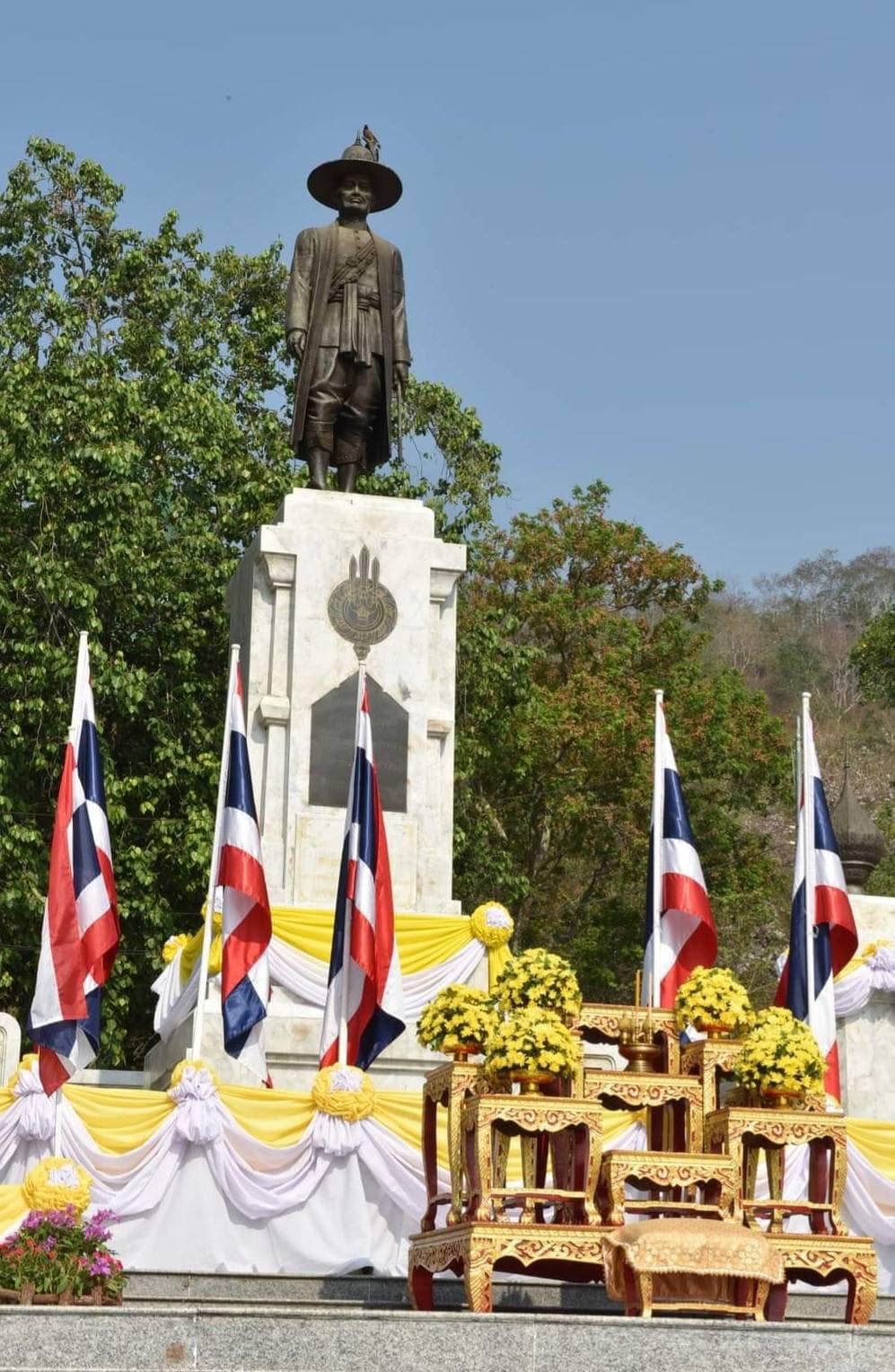 📣 พช.ราชบุรี เข้าร่วมพิธีถวายสักการะเนื่องในวันพระบาทสมเด็จพระพุทธยอดฟ้าจุฬาโลกมหาราช และวันที่ระลึกมหาจักรีบรมราชวงศ์ ประจำปี 2567